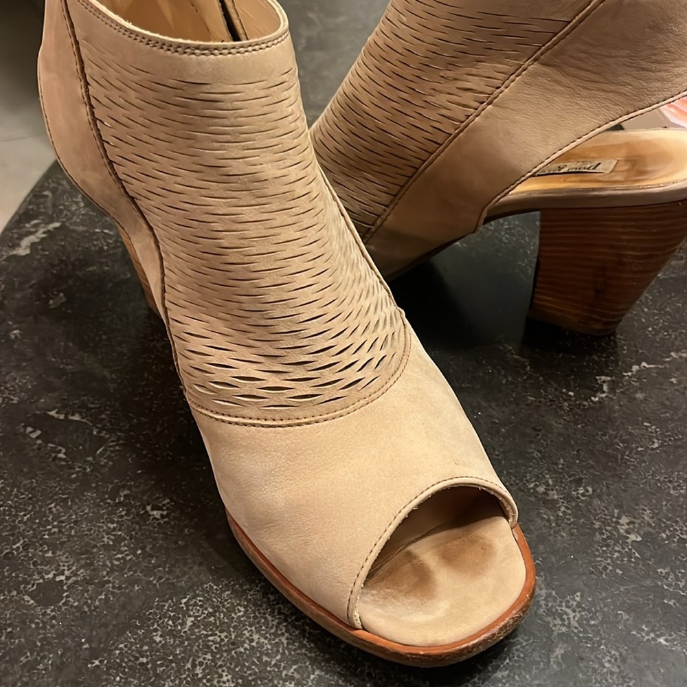 Paul Green Willow Peep Toe Perforated Heeled Sandal Booties‎ Size 9.5 - Picture 11 of 11